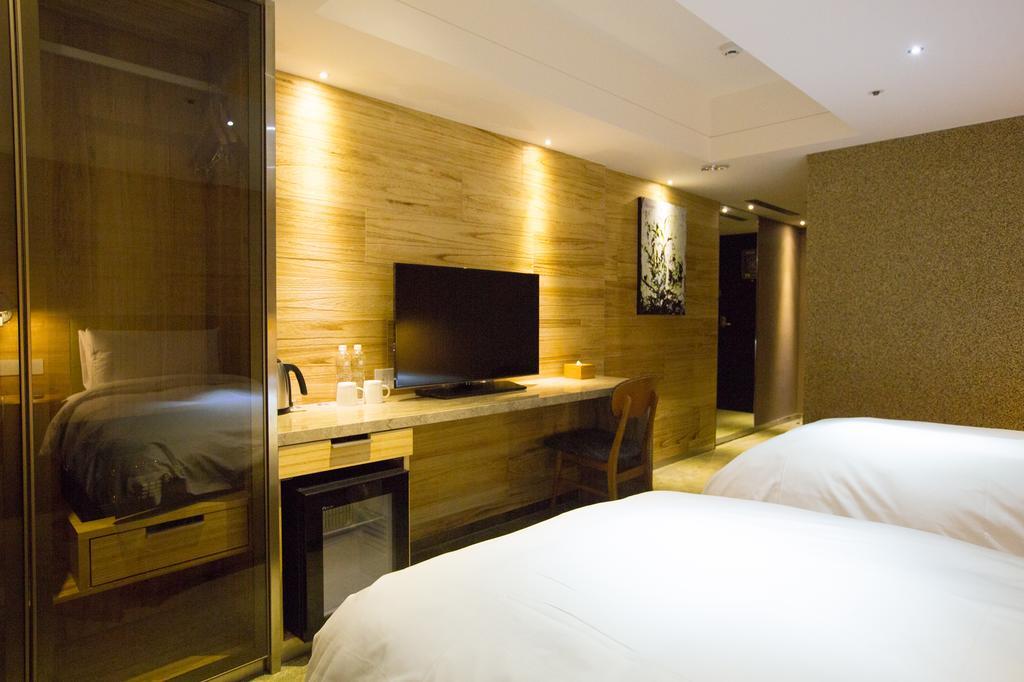 Inhouse Hotel Đài Trung Ngoại thất bức ảnh