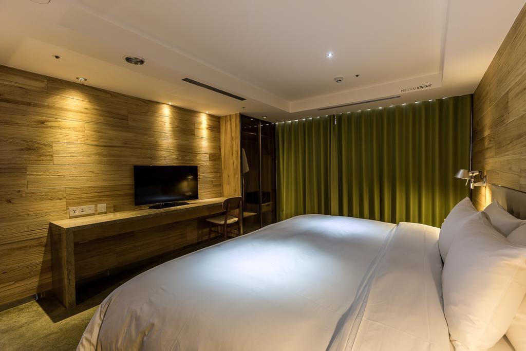 Inhouse Hotel Đài Trung Ngoại thất bức ảnh