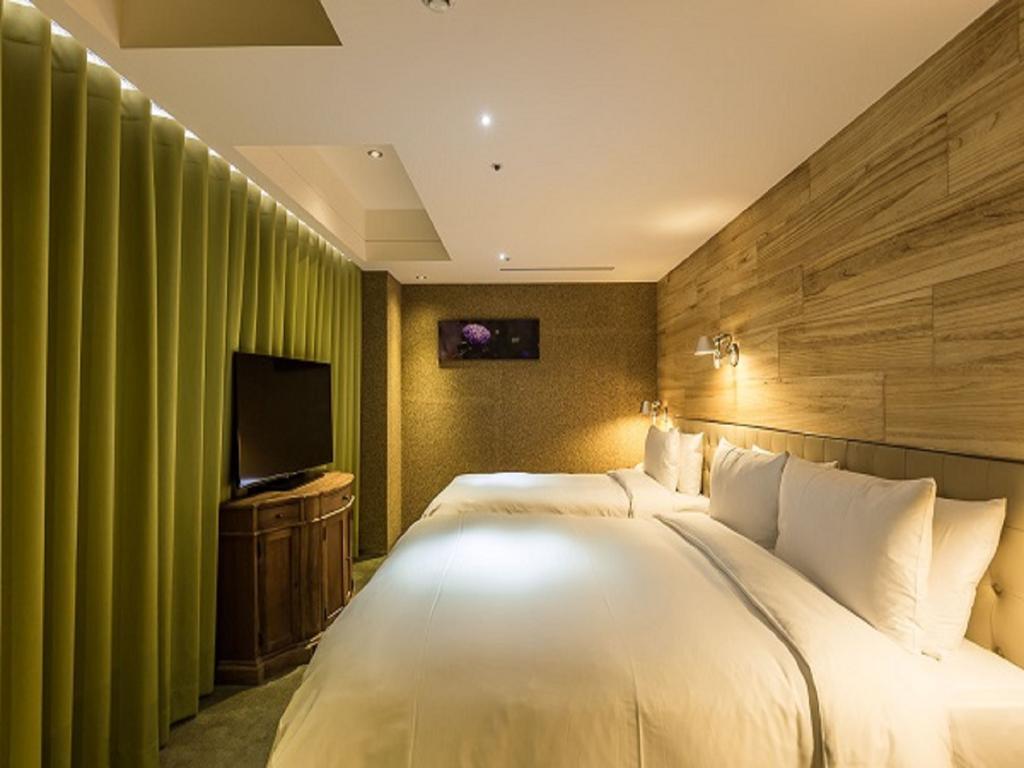 Inhouse Hotel Đài Trung Ngoại thất bức ảnh