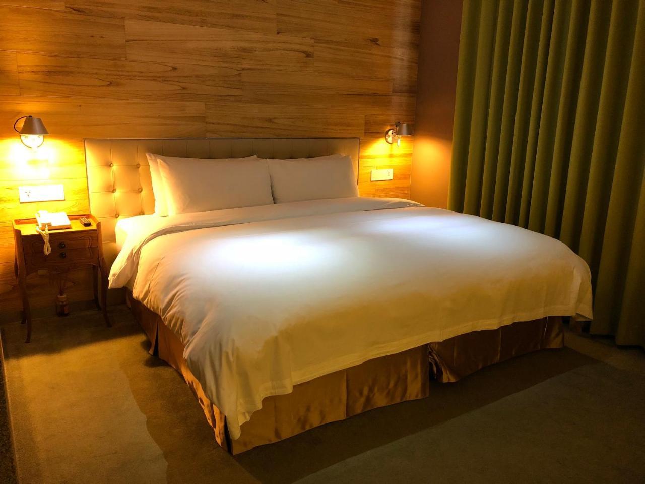 Inhouse Hotel Đài Trung Ngoại thất bức ảnh